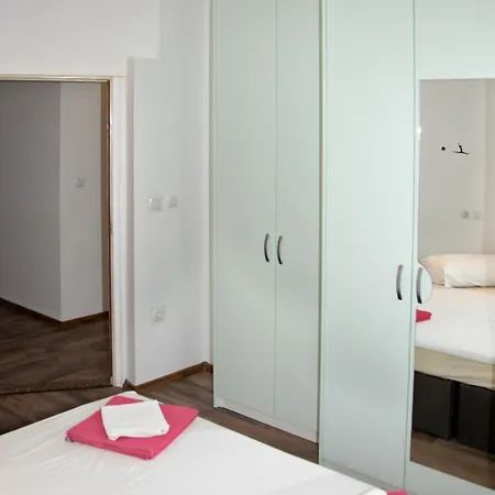 Apartment Sibenik 4166C * Razine